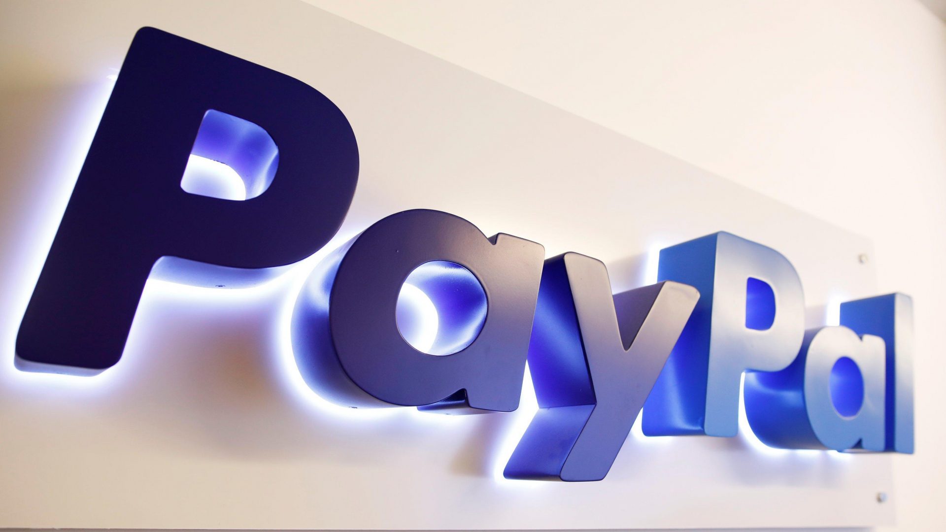 PayPal regala 5 euro da spendere su eBay, senza minimo d ...