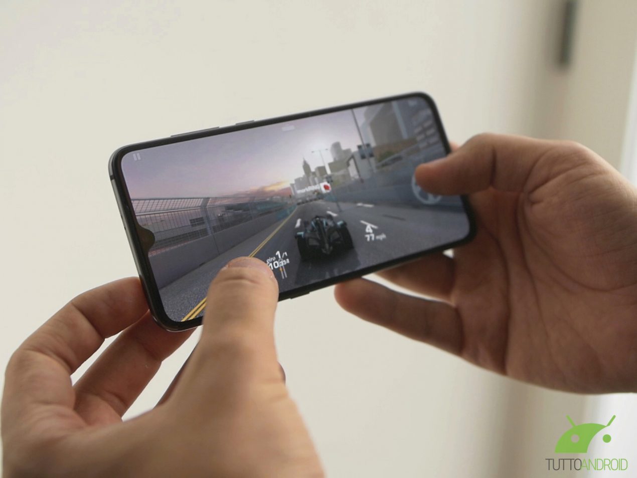 Xiaomi Mi 9 guadagnerà 3 GB aggiuntivi di RAM