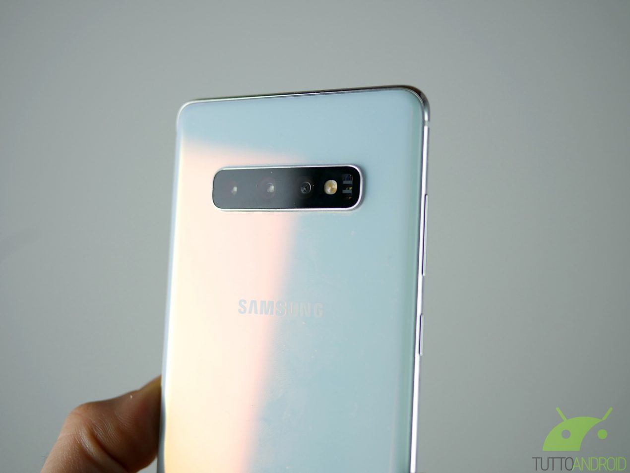 Samsung Galaxy S20 e Galaxy S20+ potrebbero avere un nuovo potente e grande sensore da 12 MP