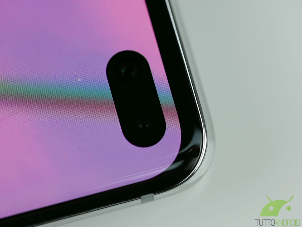 Occhio agli accessori Samsung contraffatti: ecco come riconoscerli