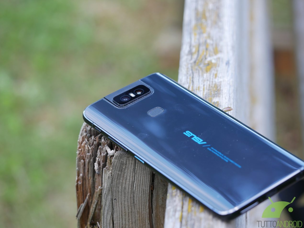 ASUS lancia la Black Week e sconta gli smartphone più apprezzati per il Black Friday