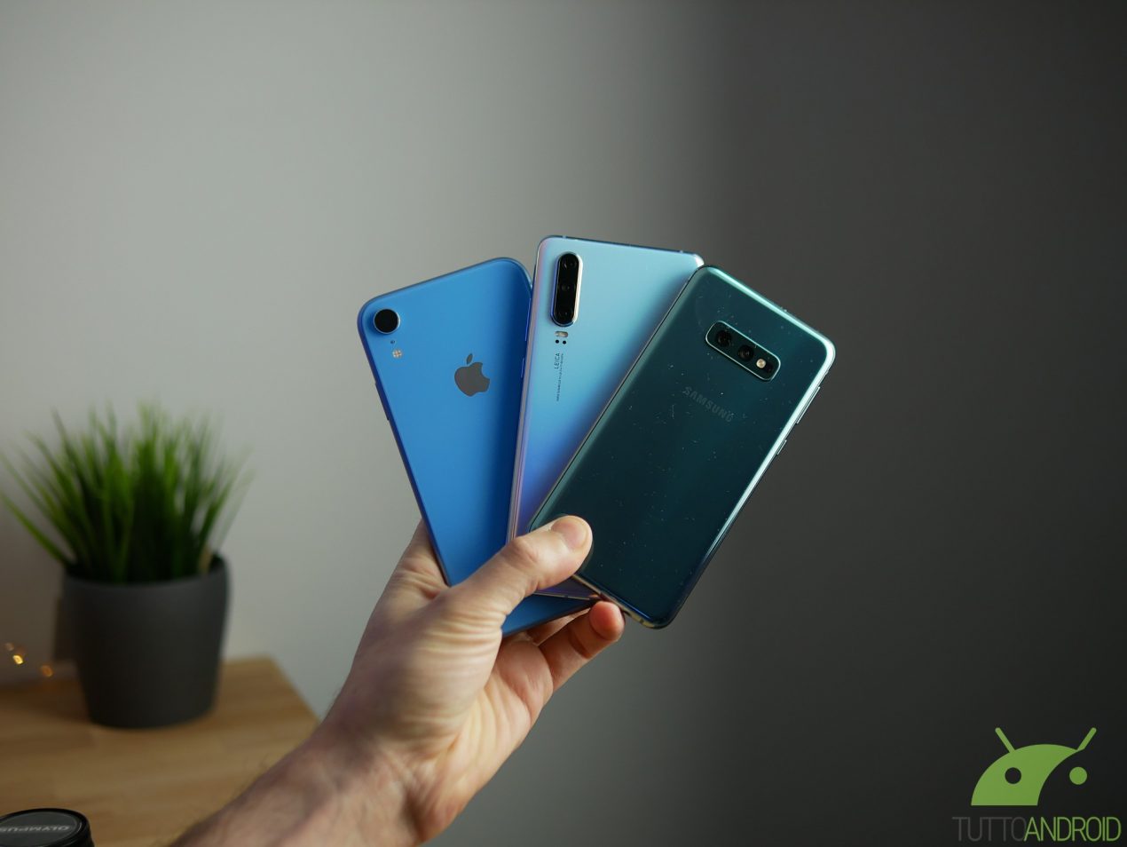 Huawei P30 contro iPhone XR e Samsung Galaxy S10e: qual è il migliore? Scopritelo nel mega confronto
