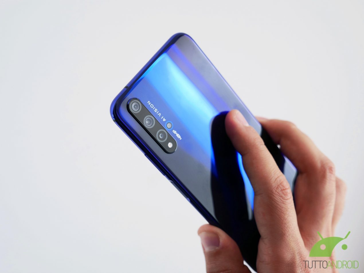 HONOR 20 arriverà in Italia a 499 euro entro fine giugno