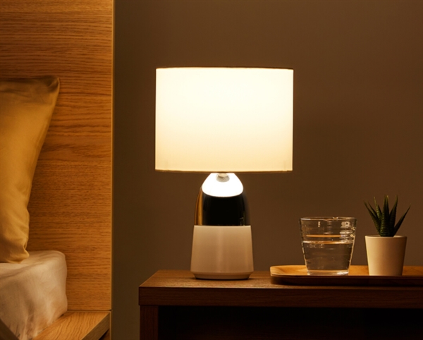 Ecco la nuova lampada da comodino che si accende con un tocco di Xiaomi