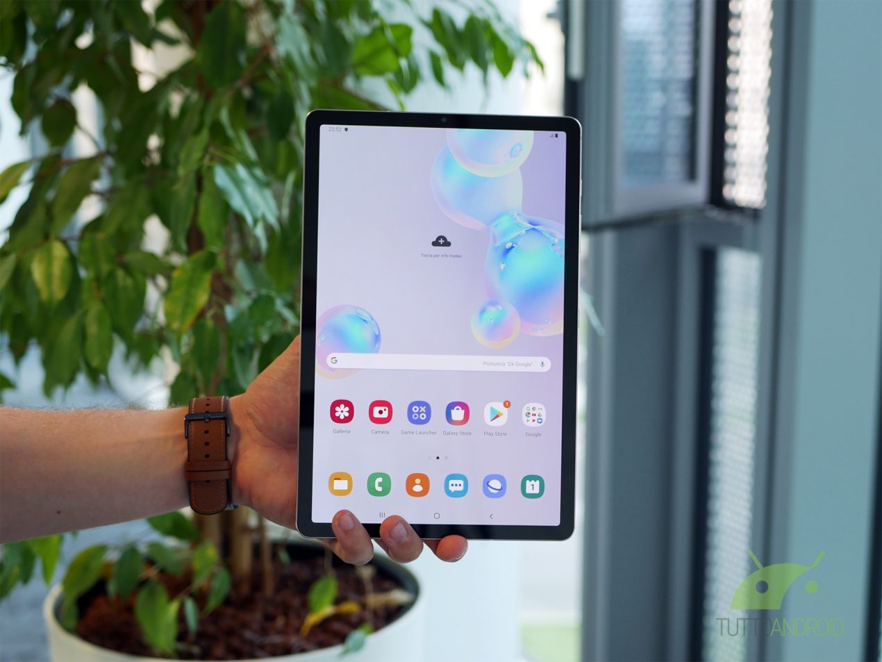 Ci sono nuovi aggiornamenti software per questi dispositivi Samsung e Huawei