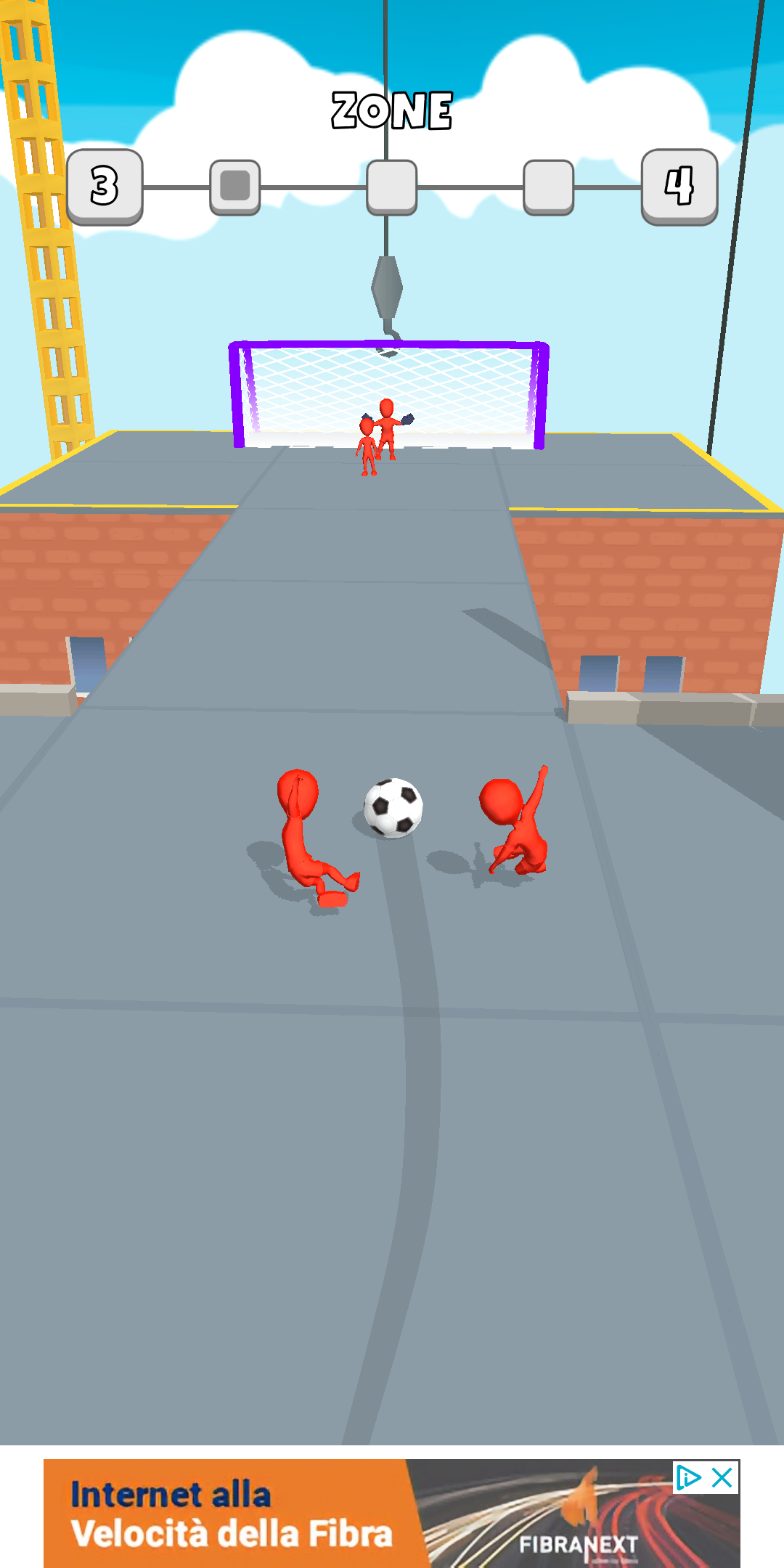 Crazy Kick! è un casual game in cui fare gol dribblando avversari e ostacoli