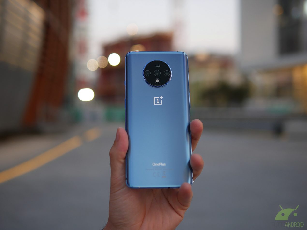 Il CEO di OnePlus parla di smartphone pieghevoli, fotografia e prezzi