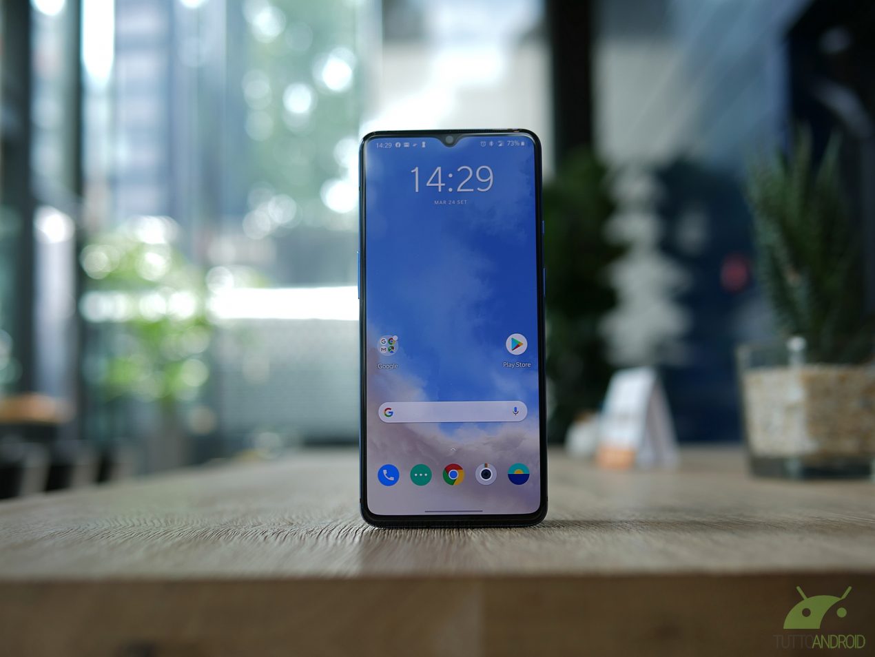 Motorola One Action riceve Android 11, OnePlus 7, 7T e 9R le patch di maggio