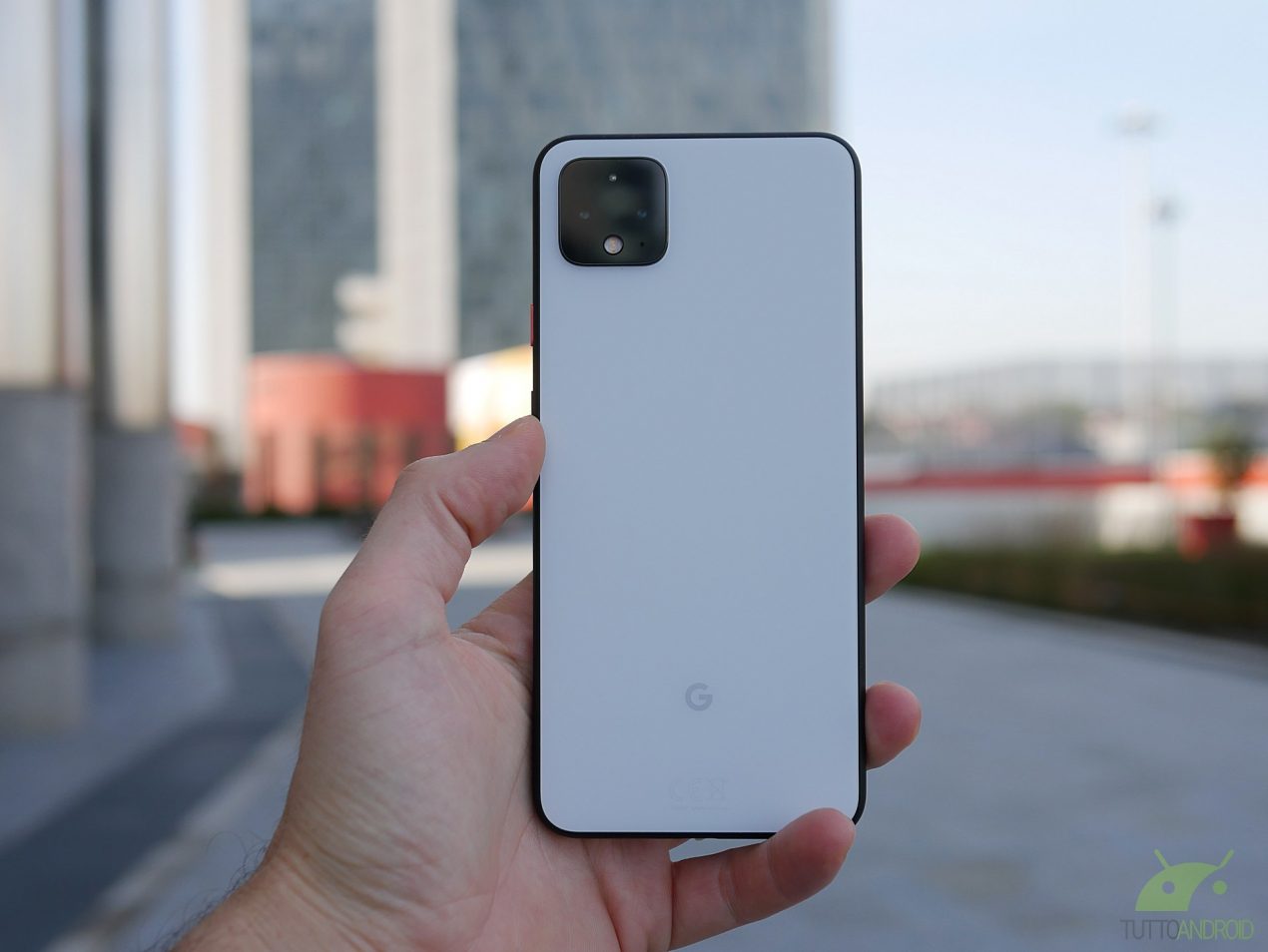 Google Pixel 4 e Pixel 4 XL sono in offertissima spediti da Amazon