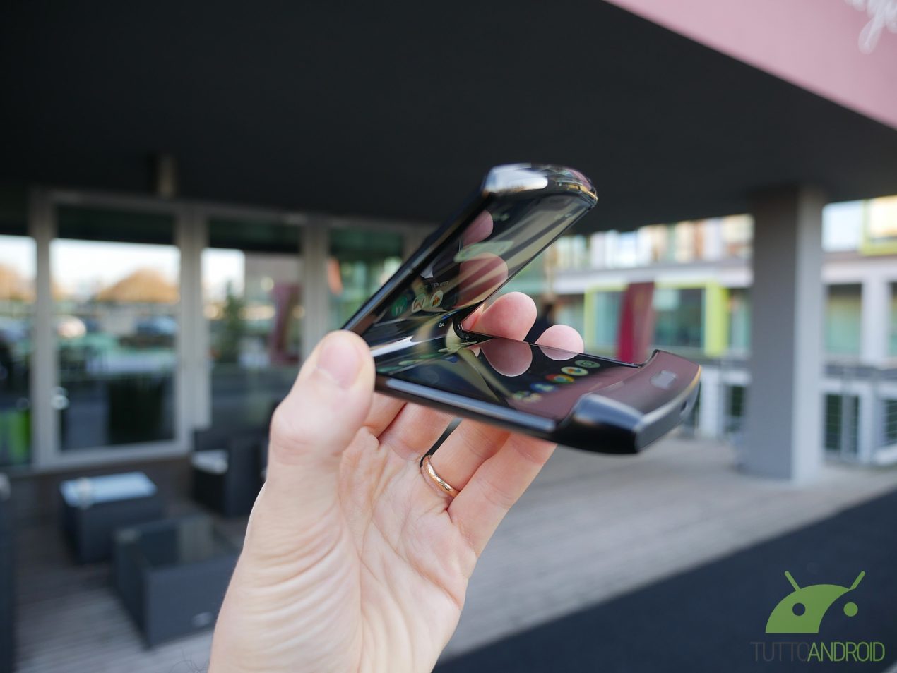 Moto Razr toccato con mano: bello, pronto ma il concept non convince fino in fondo