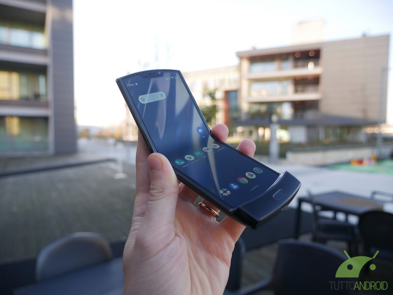 La confezione originale del nuovo Motorola RAZR ha un design decisamente particolare