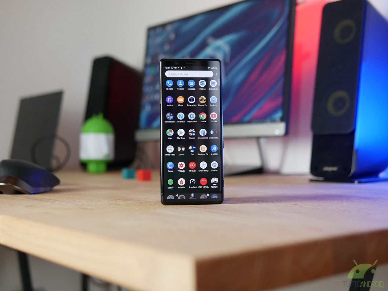 Sony Xperia 5 abbraccia Android 11, mentre si aggiornano OnePlus e Huawei