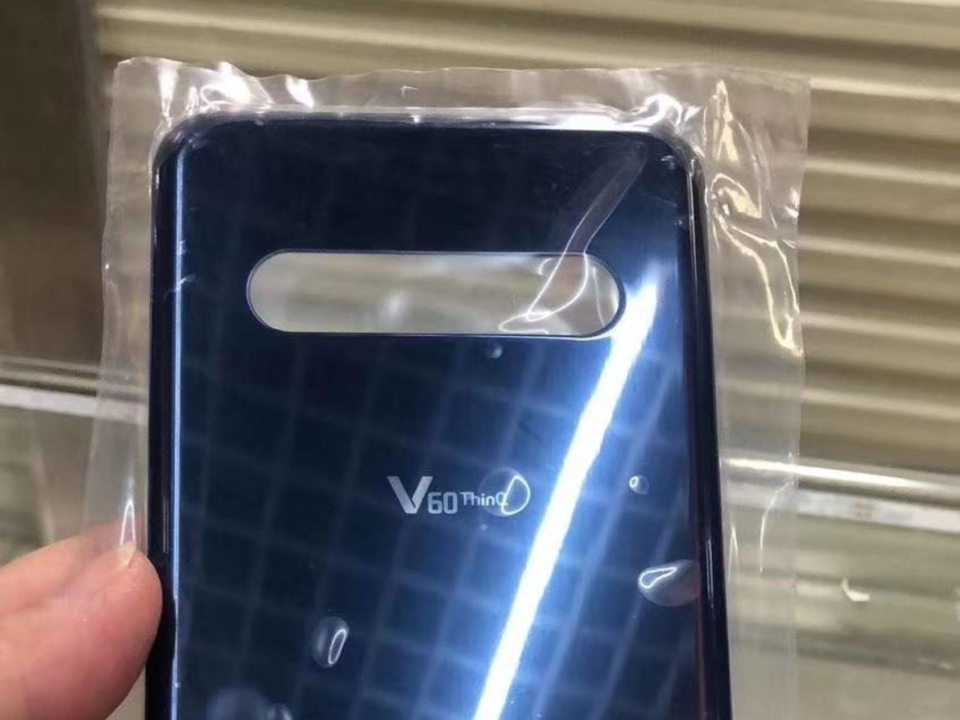 LG V60 ThinQ leak cop