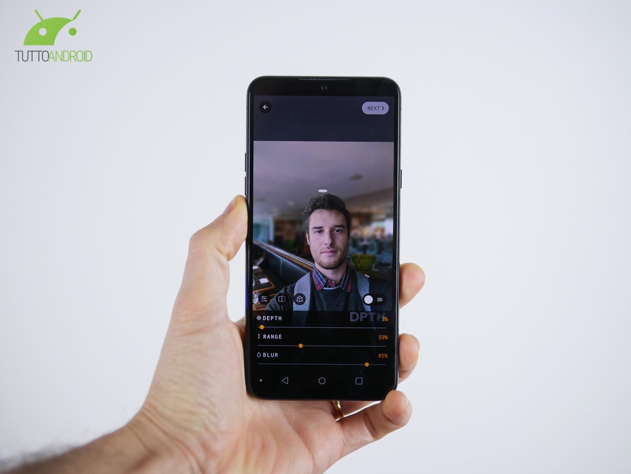 Ottenere l'effetto sfocato sullo sfondo dei ritratti e selfie è possibile anche senza un top di gamma (video)