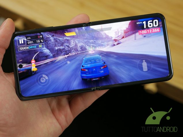 Recensione Samsung Galaxy Z Flip foto gameplay