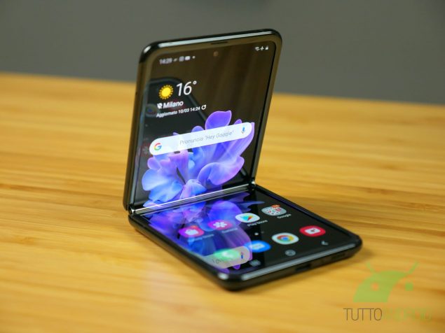 Recensione Samsung Galaxy Z Flip foto display