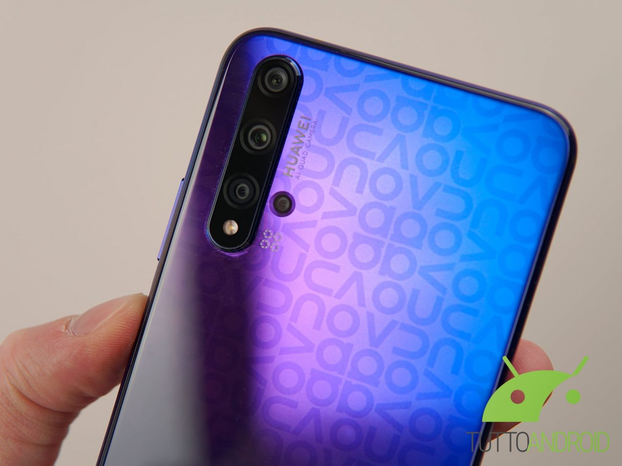 EMUI 11 per Huawei Nova 5T, update minori per Mate 40, Mate 40 Pro e P40 Lite 5G