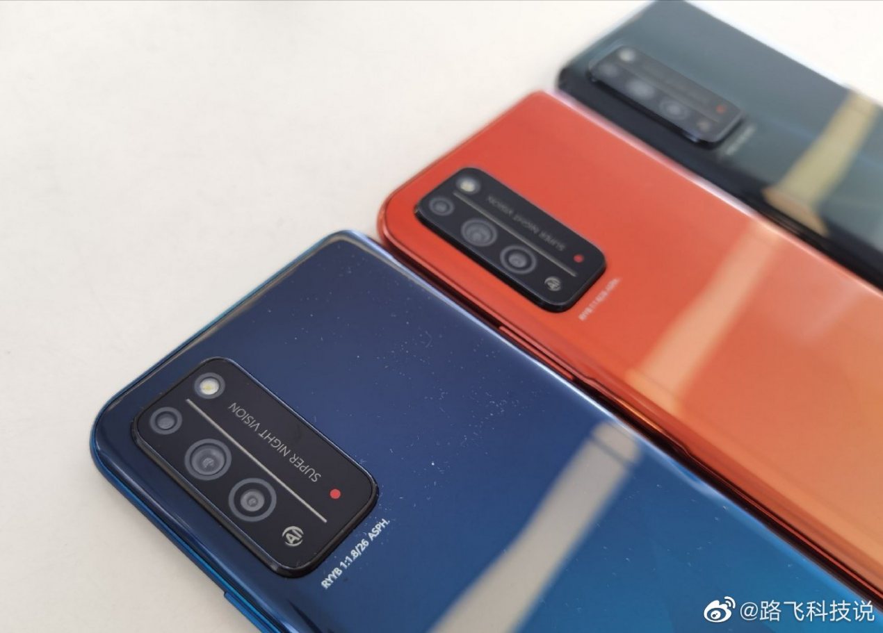 Alcune foto rubate della serie HONOR X10 ce ne svelano il design