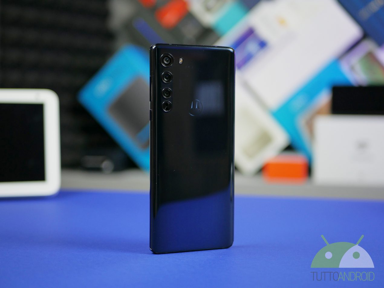 La LineageOS 18.1 è ora disponibile per alcuni medio-gamma di Motorola del 2020