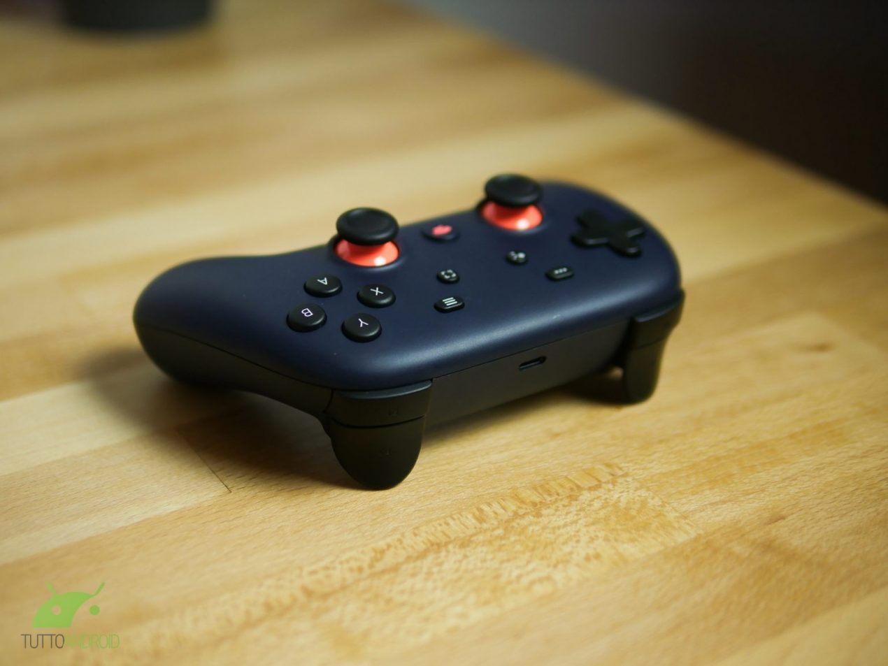 Resta un anno di tempo per rendere universale il controller di Google Stadia