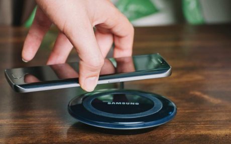 Samsung wireless charger 696x435 1