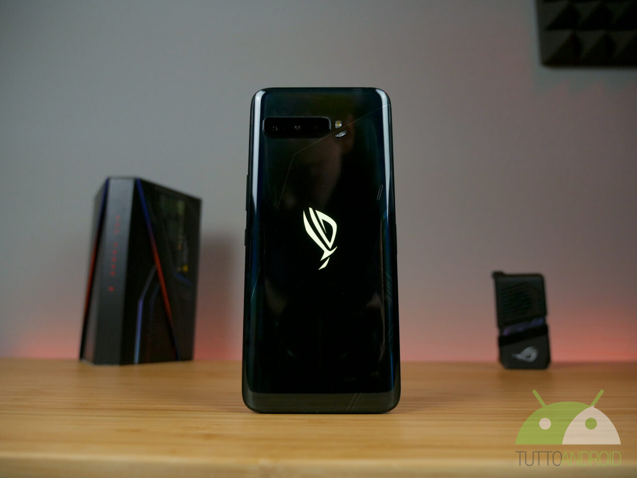 Un atteso aggiornamento per ASUS ROG Phone 3, nuove patch per tre Samsung