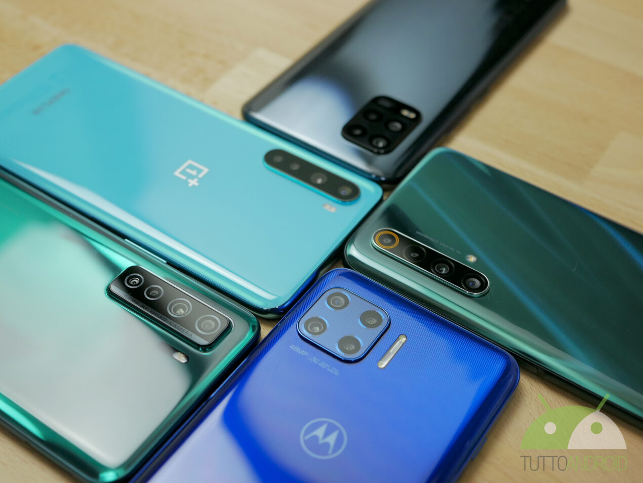 Gli smartphone 5G più economici a confronto: ecco quale acquistare (video)