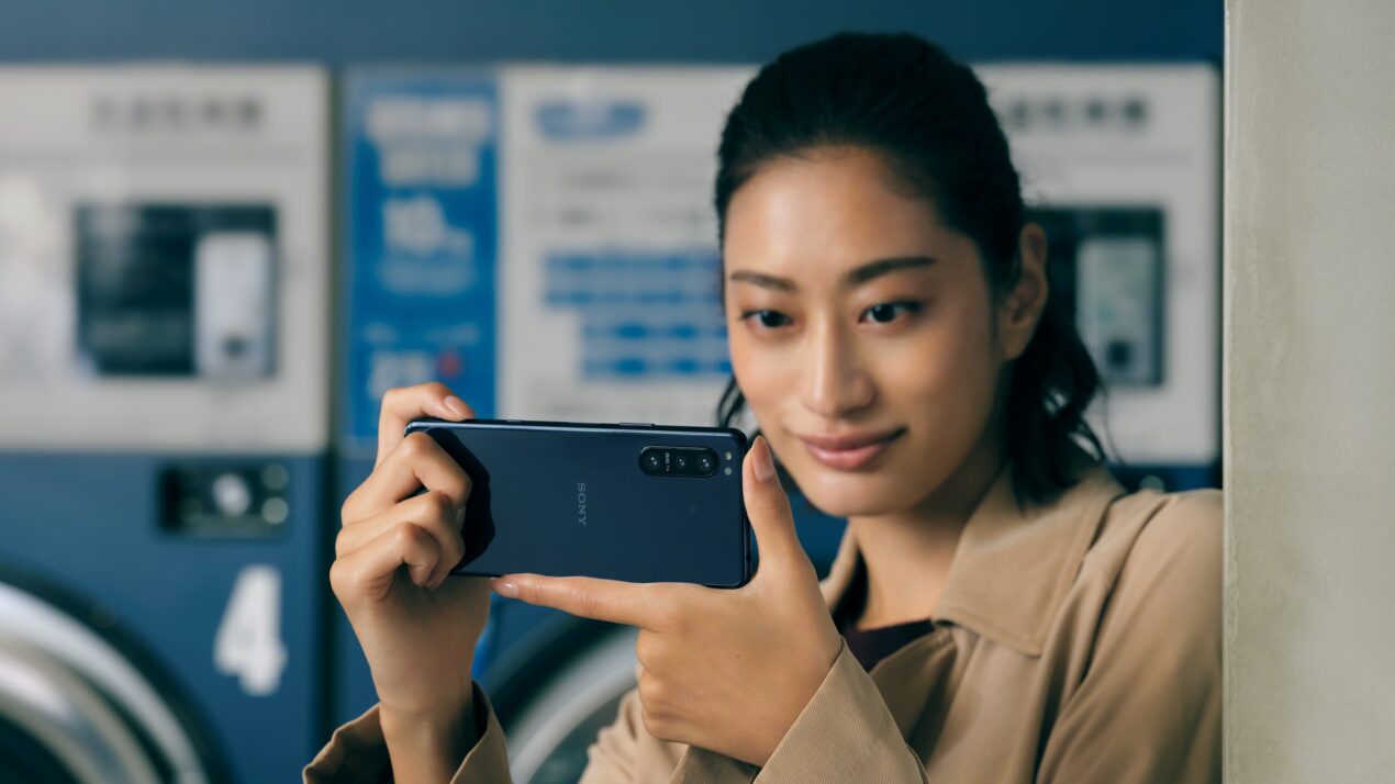 Sony Xperia 5 II è ufficiale: crescono i contenuti, non le dimensioni