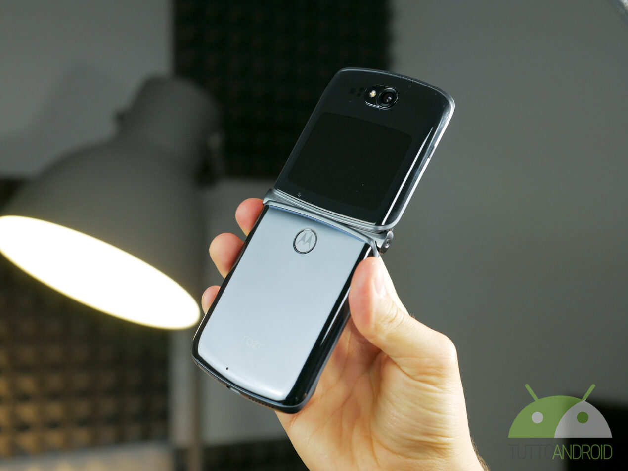 Motorola anticipa le tre novità del vicino evento: c'è anche Razr 2022