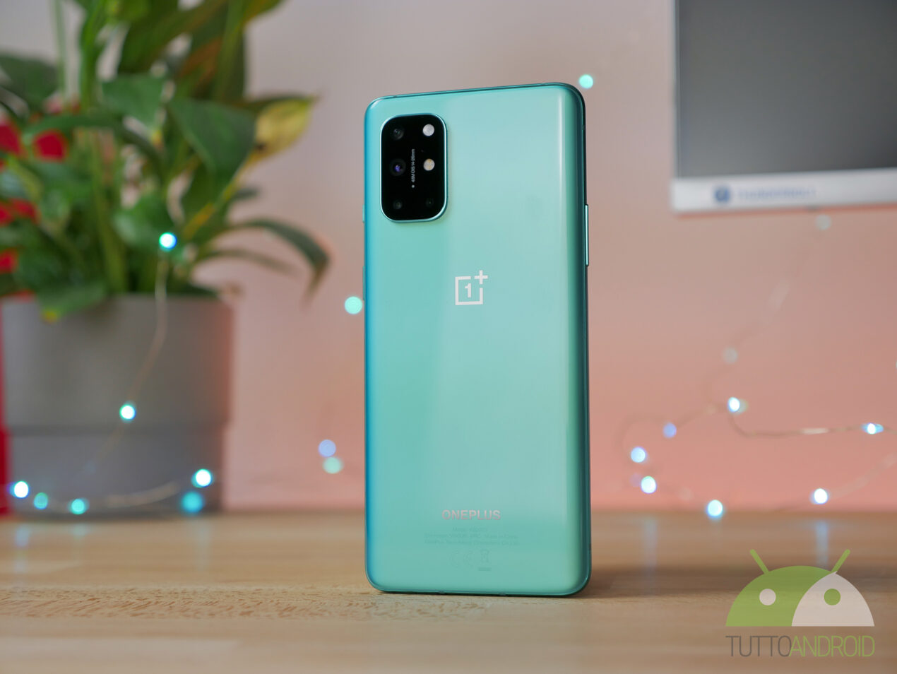 OnePlus 8T è ufficiale: ricarica sorprendente, prezzo finalmente in calo