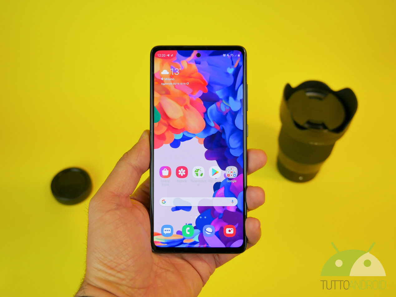 Samsung lancia, a sorpresa, Galaxy S20 FE (2022)