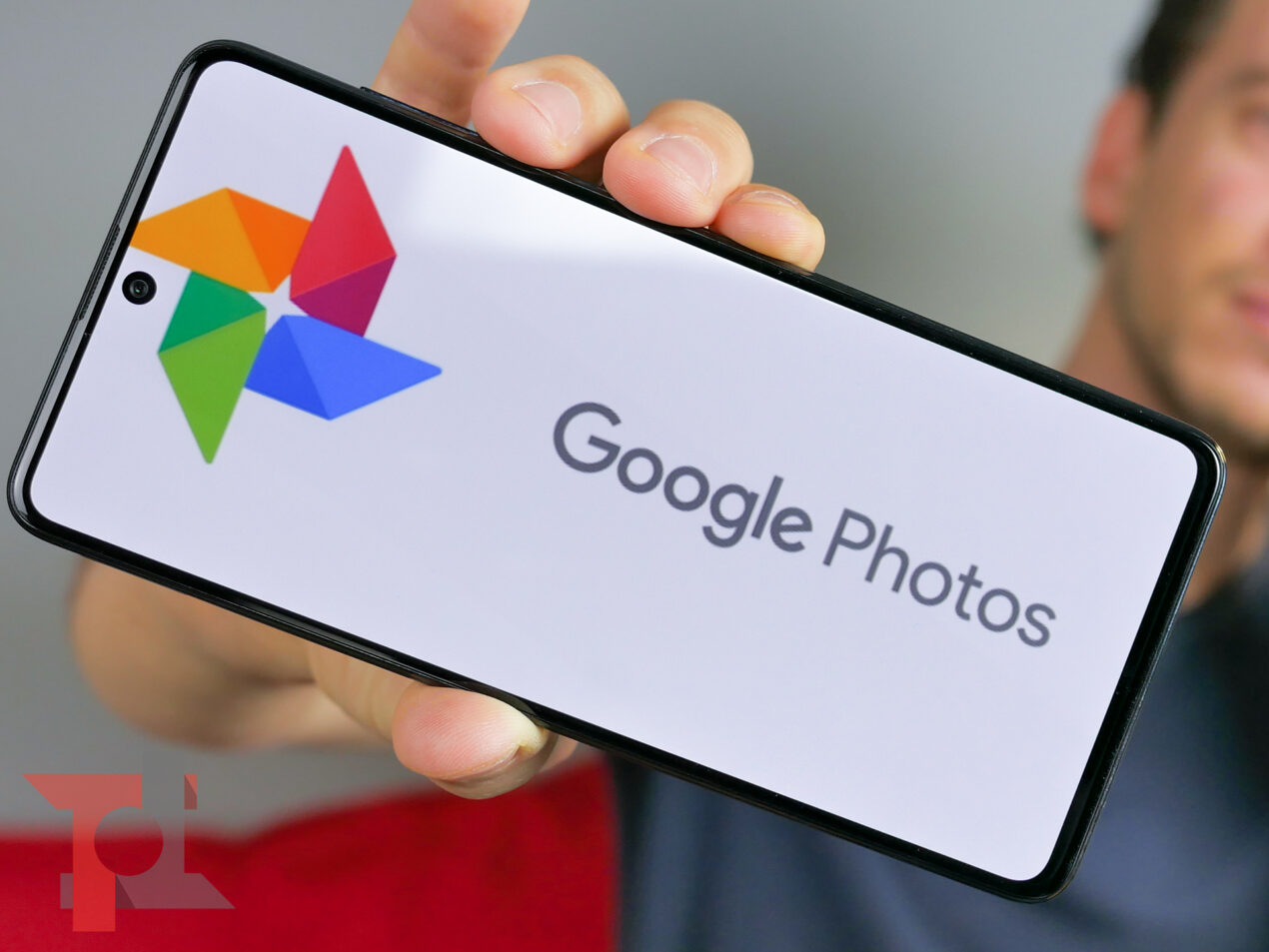 Google Foto introduce il backup automatico delle cartelle dal web