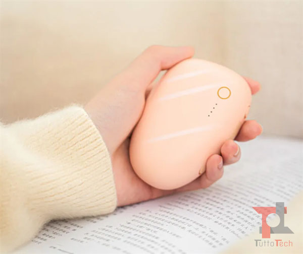 Xiaomi lancia uno scaldamani torcia powerbank che costa circa 11 euro Xiaomi lancia uno scaldamani torcia powerbank che costa circa 11 euro