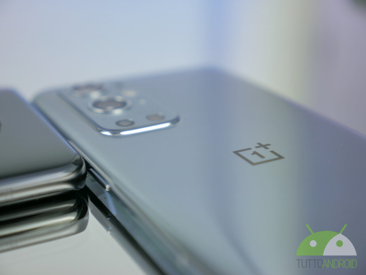 Paranoid Android Sapphire Alpha è disponibile per altri smartphone