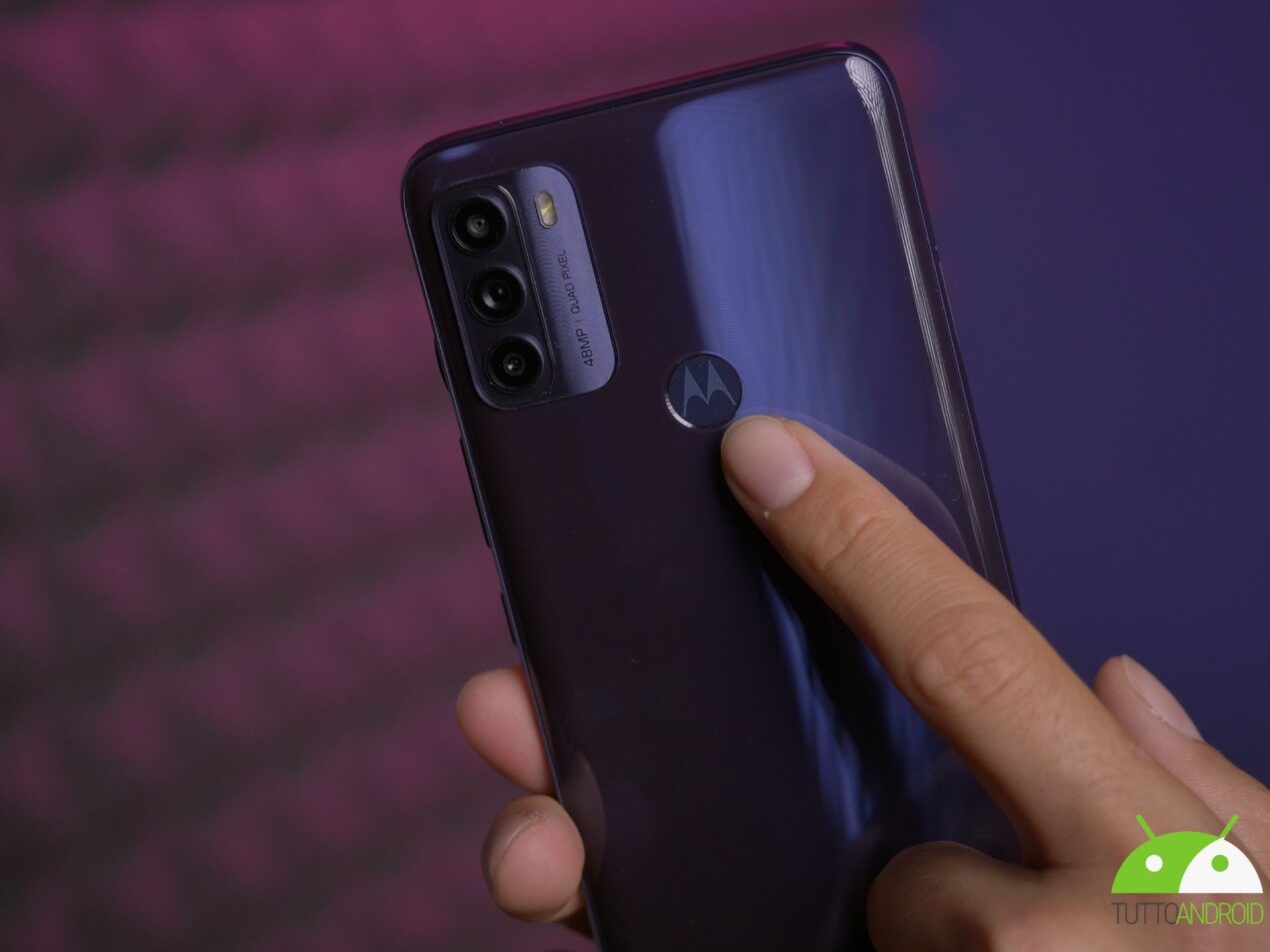 La serie Motorola Edge 20 svelata in anticipo tra immagini, specifiche e prezzi