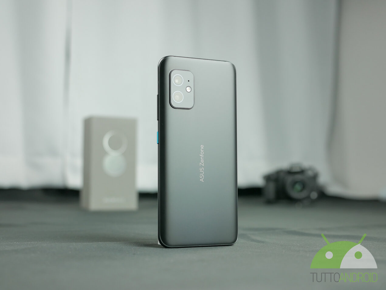 Aspettando ROG Phone 6, ASUS propone tante offerte su ZenFone 8 e linea ROG