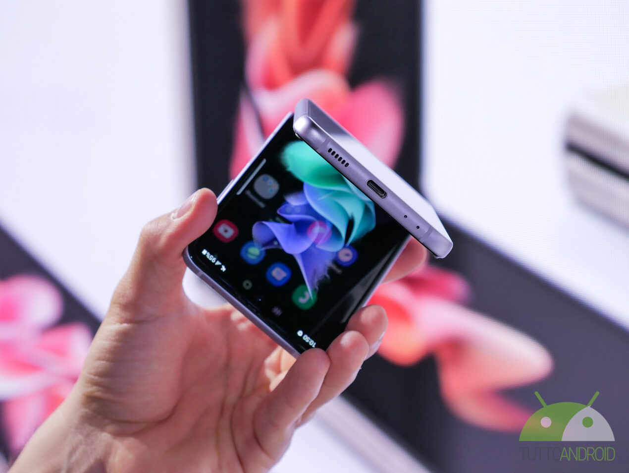 Samsung lancia Galaxy Z Fold3 5G e Z Flip3 5G, i suoi nuovi smartphone pieghevoli