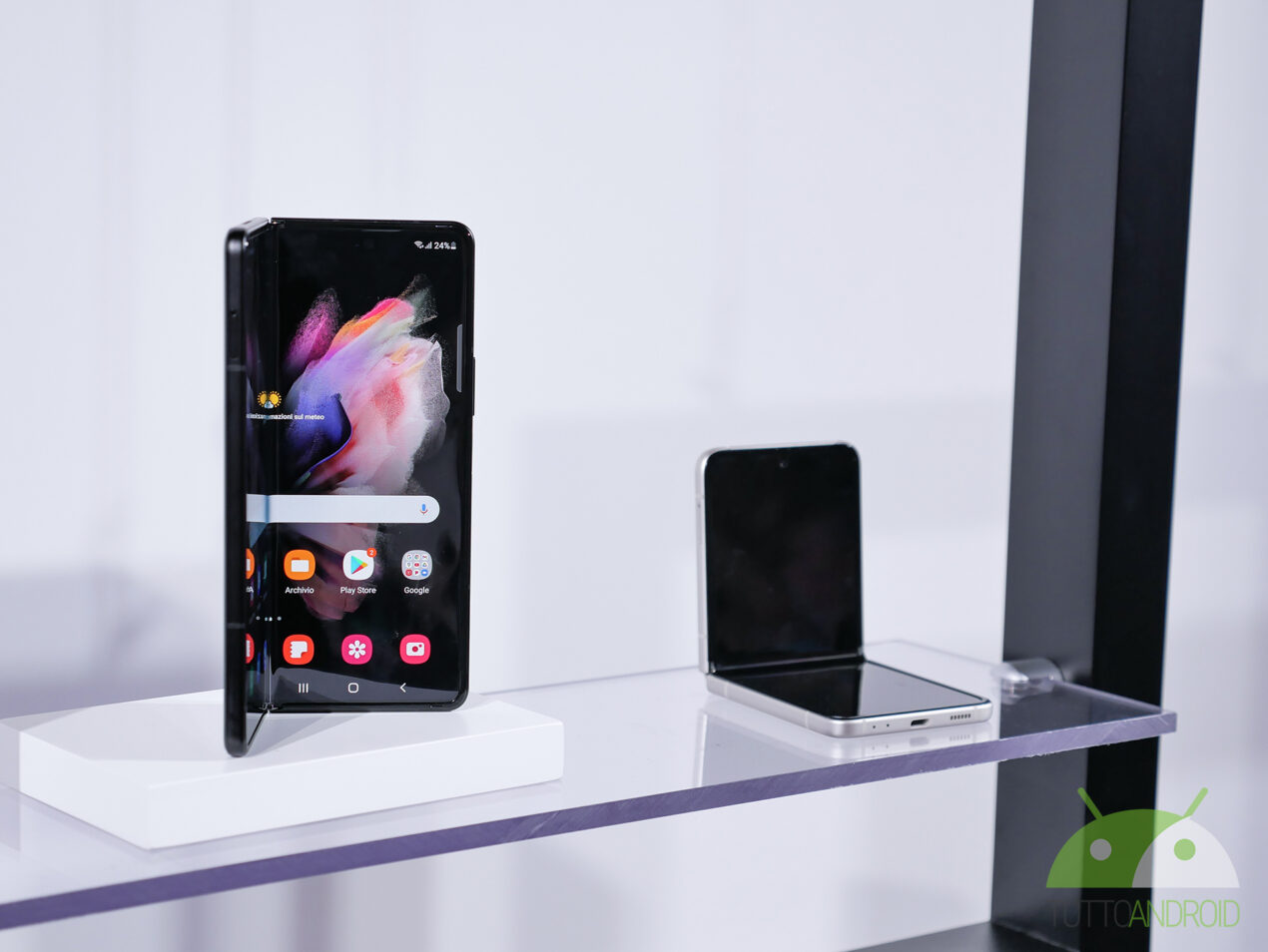 Samsung presenta gli schermi pieghevoli Flex OLED. Prime indiscrezioni per Galaxy Fold4