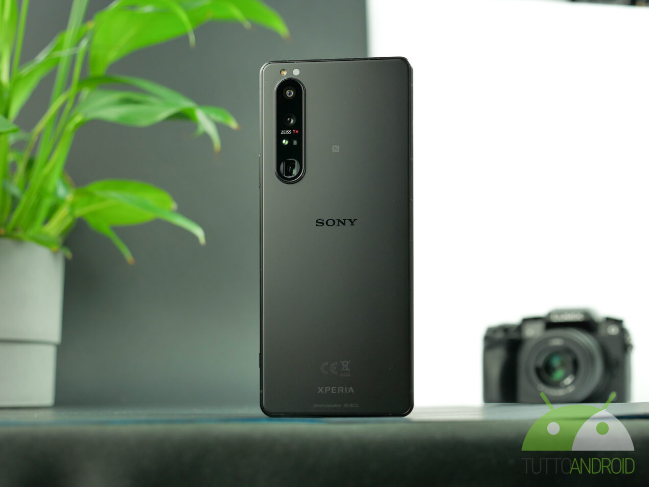Sony porta Android 13 su tre smartphone, Samsung nuove patch su Galaxy A52s 5G
