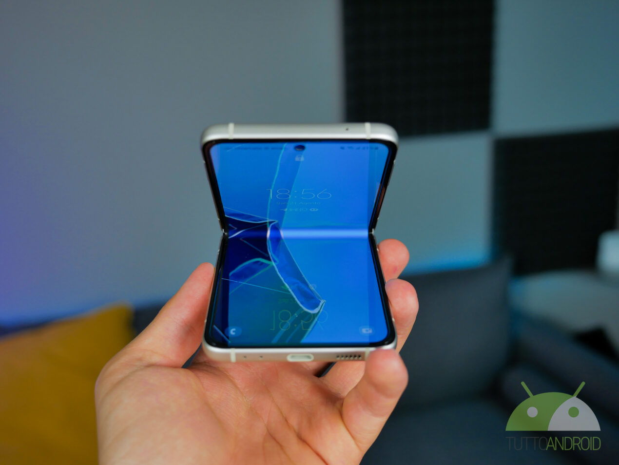 Samsung Galaxy Z Flip3 da 256GB solo per oggi a un prezzo davvero bomba