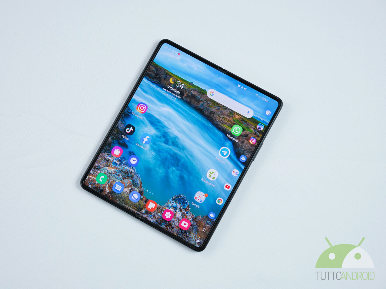 Samsung Galaxy Z Fold3 5G a un prezzo da urlo da Unieuro: 510 euro di sconto