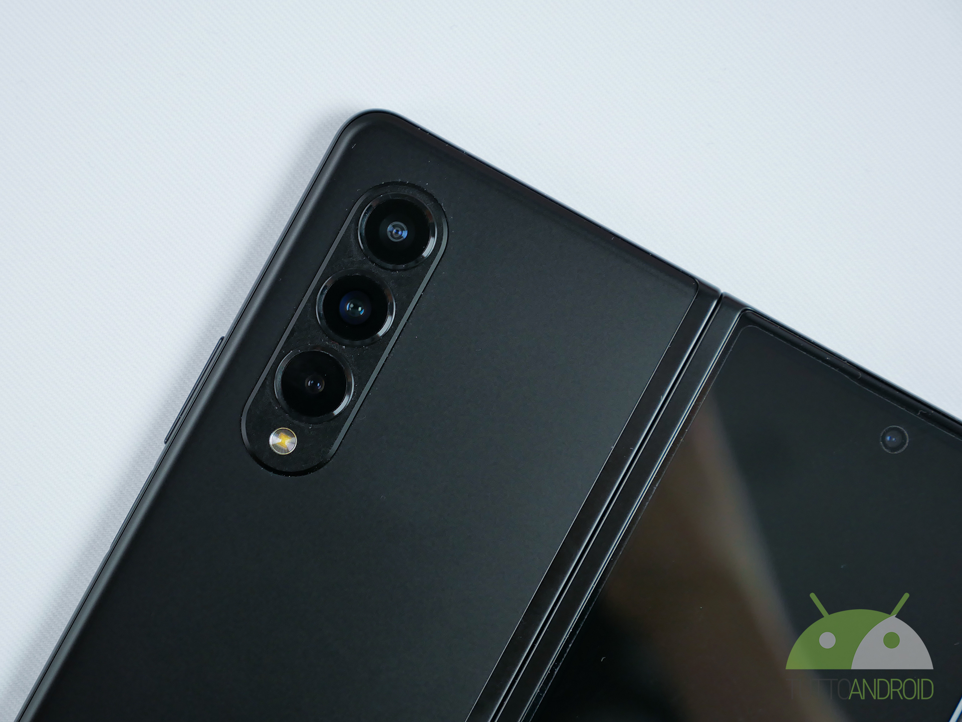 Samsung galazy z fold3 