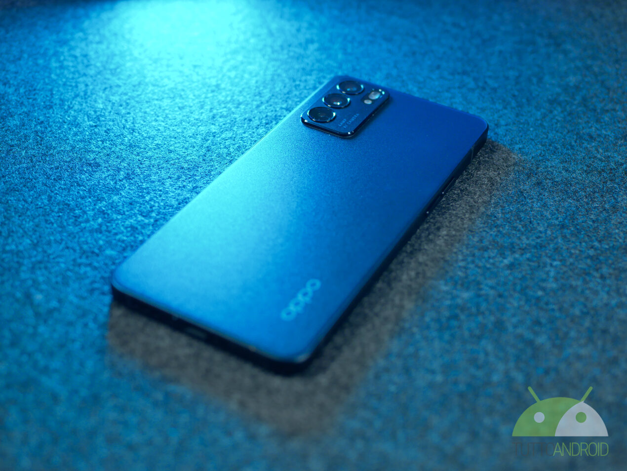 OPPO Reno6 5G tra le offerte esclusive Prime di Amazon: mai così in basso