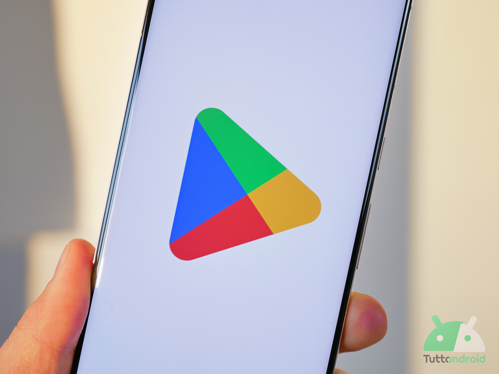 Google al lavoro su due utili funzioni per il Play Store e il Password Manager