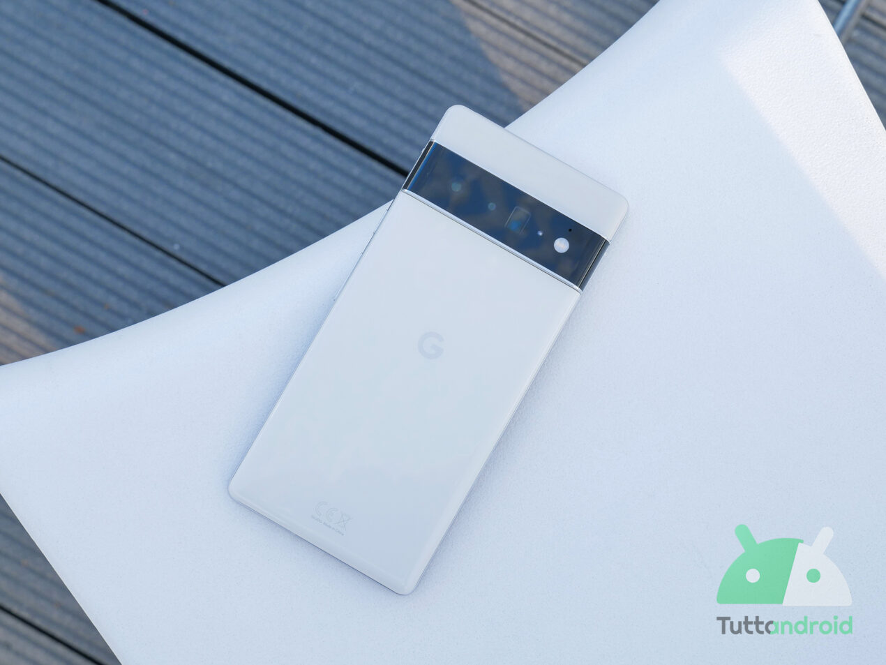 Il teardown di Google Pixel 6 Pro mette in luce una riparabilità migliorabile