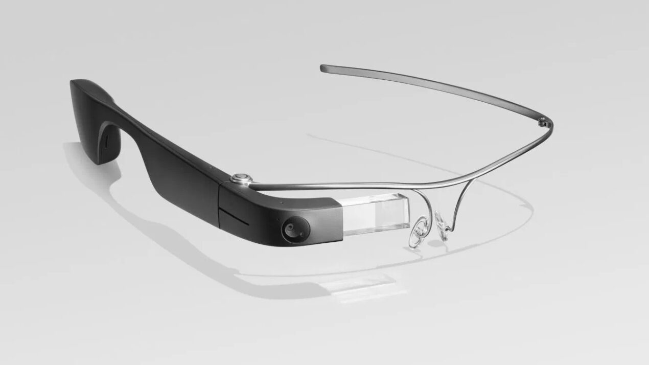 Google starebbe lavorando a nuovi occhiali smart AR