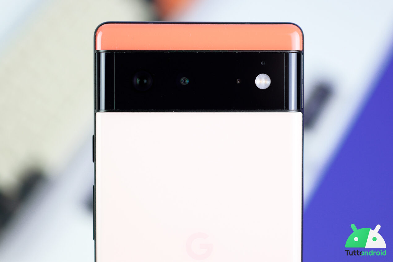 Google gioca con Pixel 6a e lo include in un libro da colorare
