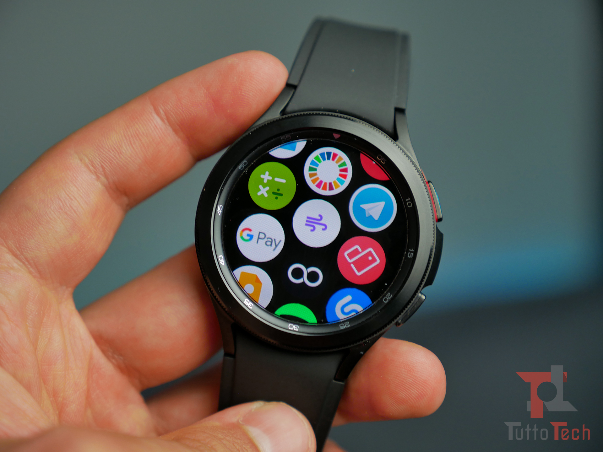 Con Samsung Galaxy Watch5 Pro non dovrete temere gli urti e i graffi