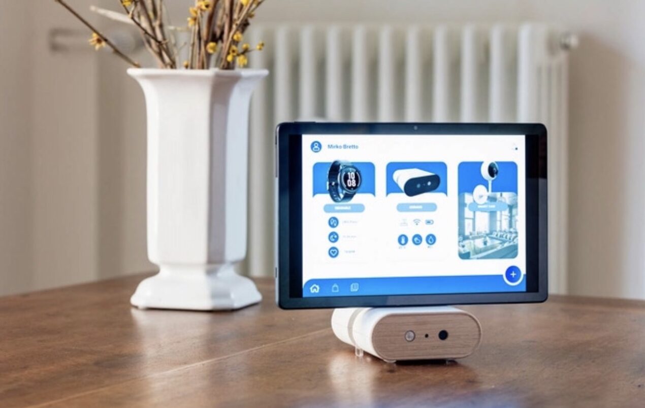 Adriano ricicla i vecchi smartphone trasformandoli in hub per la smart home