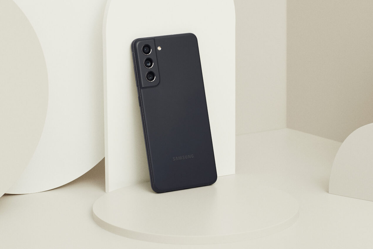 Samsung Galaxy S21 FE ufficiale in Italia: è tornato il 